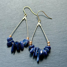 画像をギャラリービューアに読み込む, しずくにネイビーの天然シェルイヤリング e-64