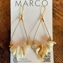 画像をギャラリービューアに読み込む, しずくにベージュの天然シェルイヤリング e-63