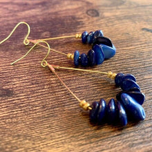 画像をギャラリービューアに読み込む, しずくにネイビーの天然シェルイヤリング e-64