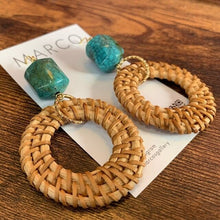 画像をギャラリービューアに読み込む, 濃いめのターコイズカラーにブラウンラタンのイヤリング e-74