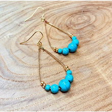 画像をギャラリービューアに読み込む, e-96 ゴールド しずく に ターコイズ の 粒 が並ぶイヤリング e-96