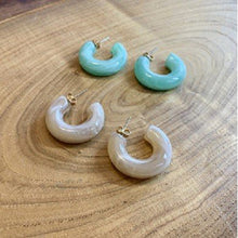 画像をギャラリービューアに読み込む, 83 ミントグリーンとピンクブラウンのコロンとしたフープピアス p-83