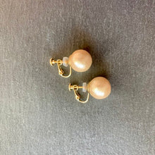 画像をギャラリービューアに読み込む, 大きな一粒コットンパール の イヤリング 14mm 大粒 e-142