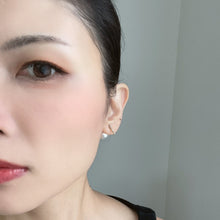 画像をギャラリービューアに読み込む, ラインストーンバーとパールキャッチのピアス チタンポスト p-141