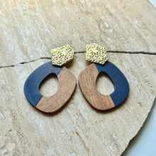 画像をギャラリービューアに読み込む, ウッド×ネイビー 大人の大ぶりピアス p-3
