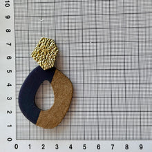 画像をギャラリービューアに読み込む, ウッド×ネイビー 大人の大ぶりピアス p-3
