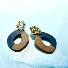 画像をギャラリービューアに読み込む, ウッド×ネイビー 大人の大ぶりピアス p-3
