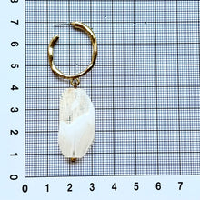 画像をギャラリービューアに読み込む, ゴールドフープ×ヌーディーカラーの大人のピアス　p-7
