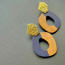 画像をギャラリービューアに読み込む, ウッド×ネイビー 大人の大ぶりピアス p-3
