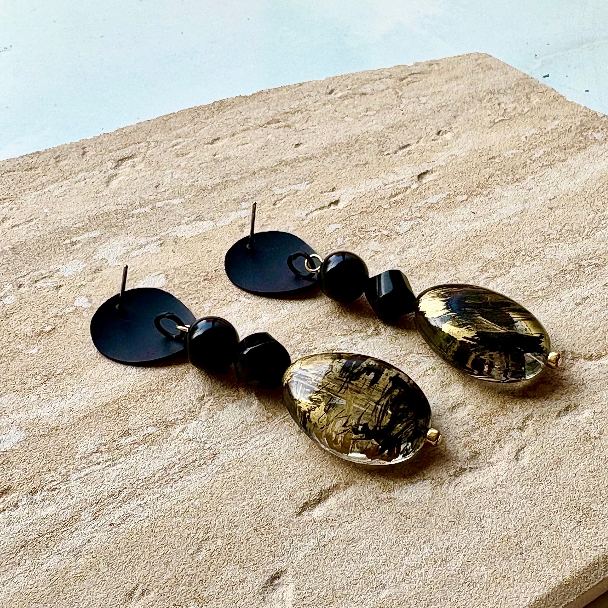 ブラックでまとめた辛口ピアス p-260 – MARCO