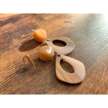 画像をギャラリービューアに読み込む, 大人のピンクとウッドのイヤリング　e-22B

