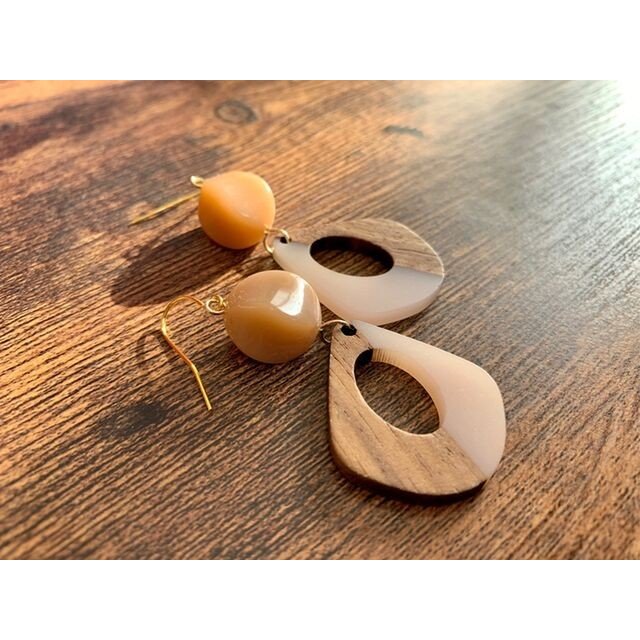 大人のピンクとウッドのイヤリング　e-22B