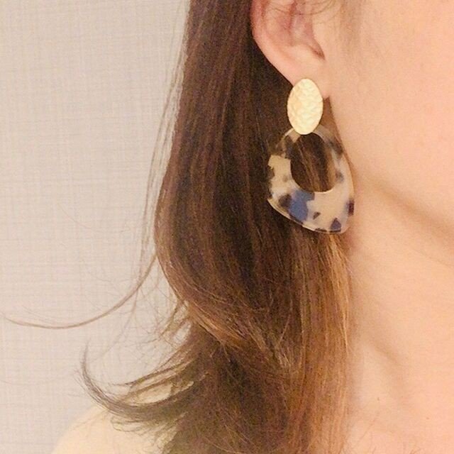 18 マットゴールド×べっこうのシンプルピアス　p-18