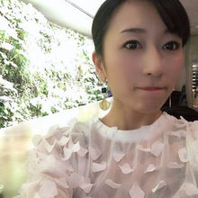 画像をギャラリービューアに読み込む, 銀杏のすかしとブラックの辛口ピアス　p-28
