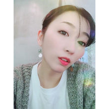 画像をギャラリービューアに読み込む, グリーンと透かしリーフがひらひらゆれるピアス　p-43
