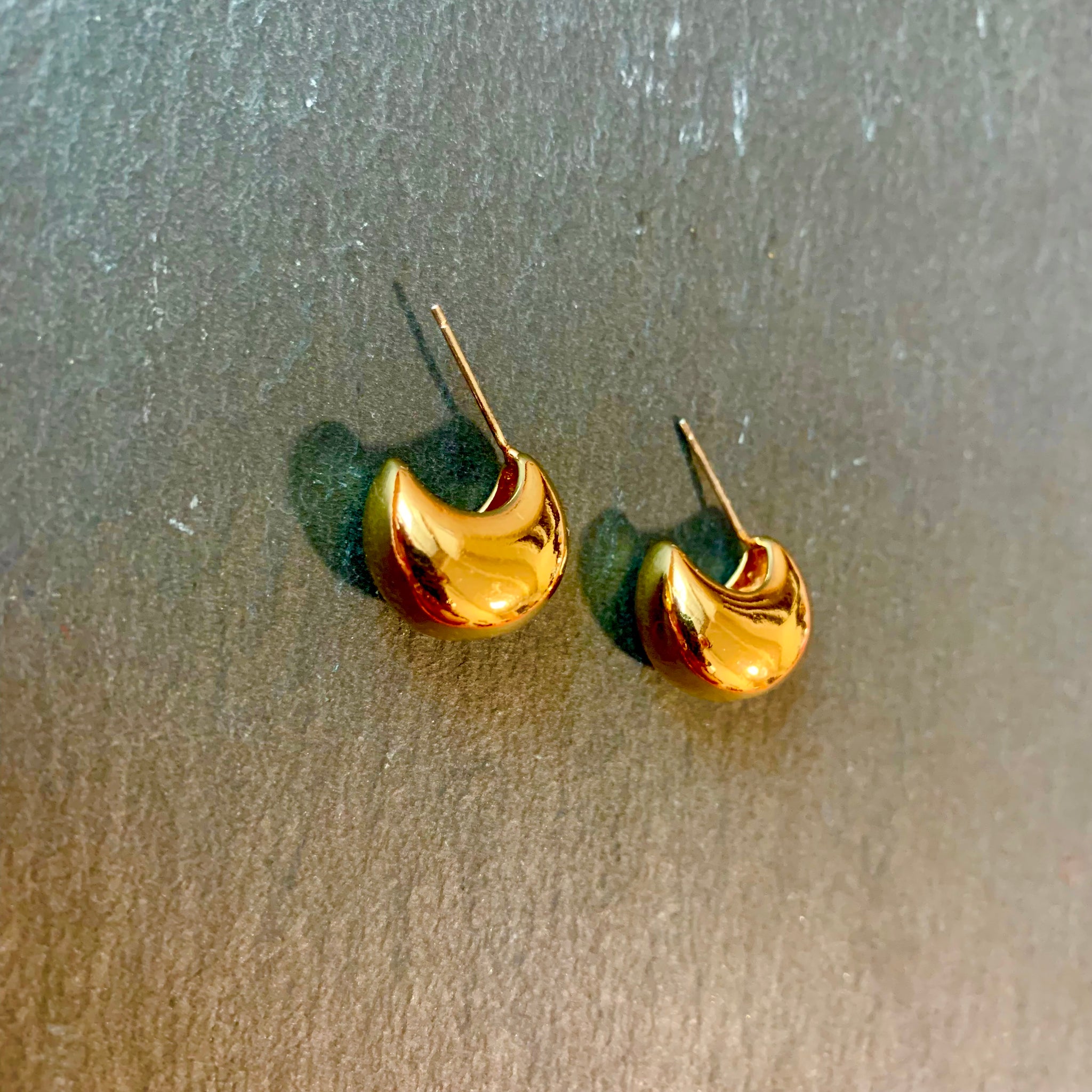 p-137 ゴールドの粒が耳元でツヤっと光るピアス シルバー925 p