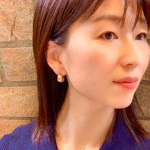 画像をギャラリービューアに読み込む, p-137 ゴールドの粒が耳元でツヤっと光るピアス シルバー925　p-137
